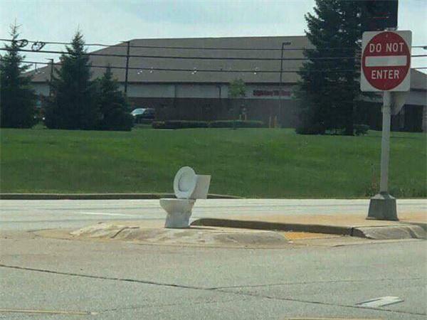 Tuyển tập các kiểu nhà vệ sinh thiết kế chẳng giống ai, đánh đố người sử dụng-9