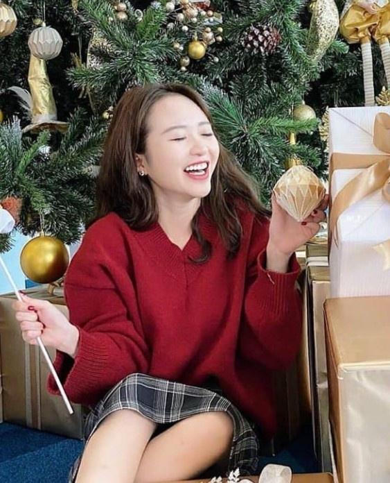 Vợ sắp cưới của Xuân Trường và những nàng WAGs kín tiếng-4