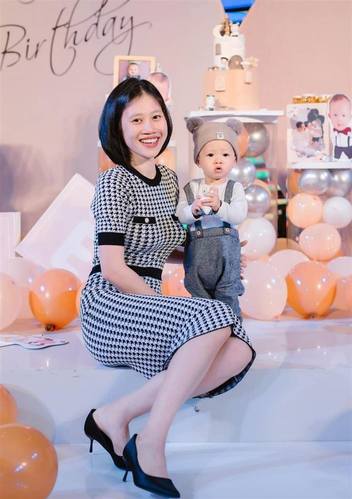 Vợ sắp cưới của Xuân Trường và những nàng WAGs kín tiếng-10