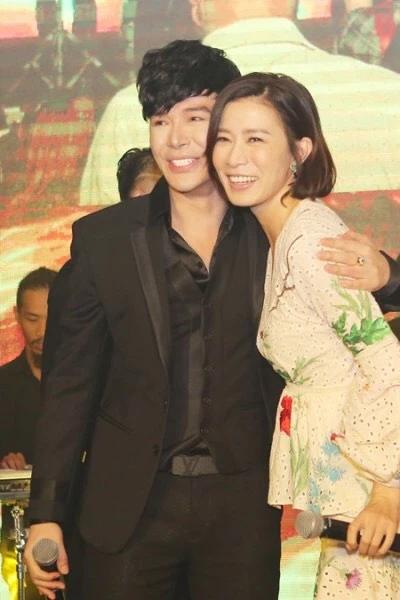 Đẳng cấp Nathan Lee: Hết dùng bữa với Cổ Thiên Lạc lại ngồi với Xa Thi Mạn-2