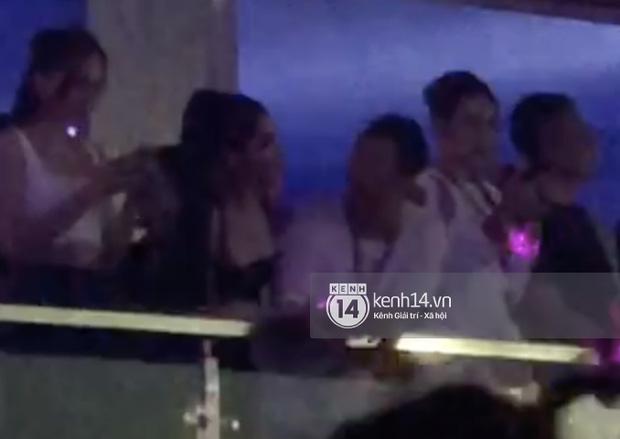 Bắt trọn clip chồng cũ Lệ Quyên ôm hôn tình trẻ Cẩm Đan-3