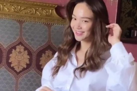 Chỉ thay đổi một chi tiết nhỏ, Minh Hằng nâng tầm phong cách với sơ mi