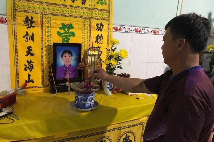 2 con thấy bố mẹ chết trong nhà: Chồng trầm cảm sát hại vợ rồi tự tử?-2