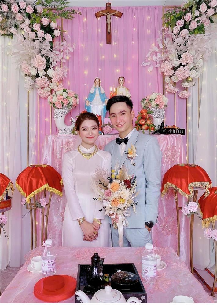 Cô dâu An Giang trang trí tiệc cưới ngập tràn sắc hồng mèo Hello Kitty-1