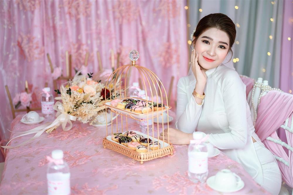 Cô dâu An Giang trang trí tiệc cưới ngập tràn sắc hồng mèo Hello Kitty-3