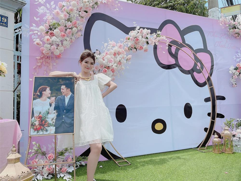 Cô dâu An Giang trang trí tiệc cưới ngập tràn sắc hồng mèo Hello Kitty-5