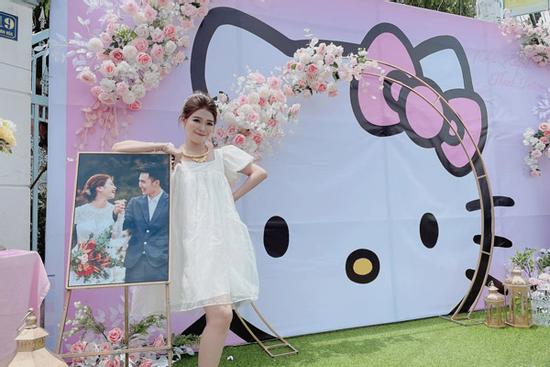 Cô dâu An Giang trang trí tiệc cưới ngập tràn sắc hồng mèo Hello Kitty