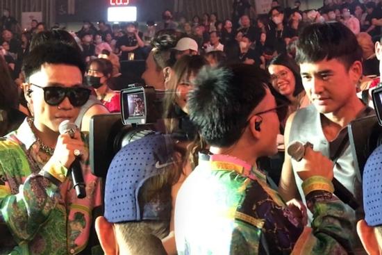 Wowy như 'tấm chiếu mới' trong lần đầu làm MC, Lương Thế Thành nhầm Trương Thế Vinh