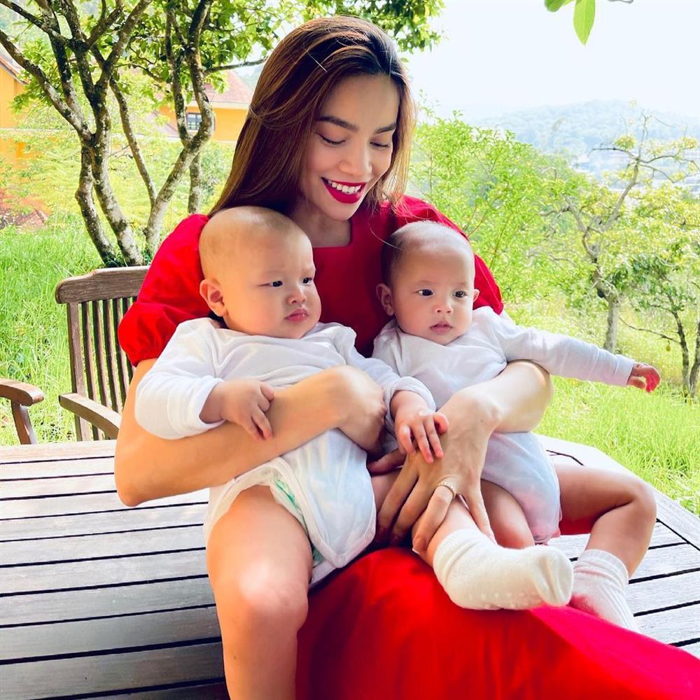 Hồ Ngọc Hà muốn đội quần trên máy bay, lý do từ chính quý tử-2