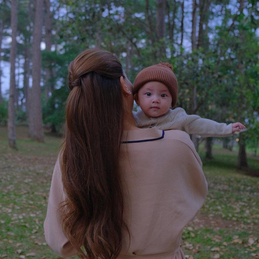 Hồ Ngọc Hà muốn đội quần trên máy bay, lý do từ chính quý tử-6