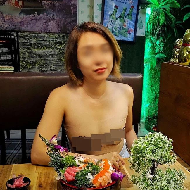 Ảnh thả rông gây sốc người phụ nữ nghiện show hàng ở Sài Gòn-7