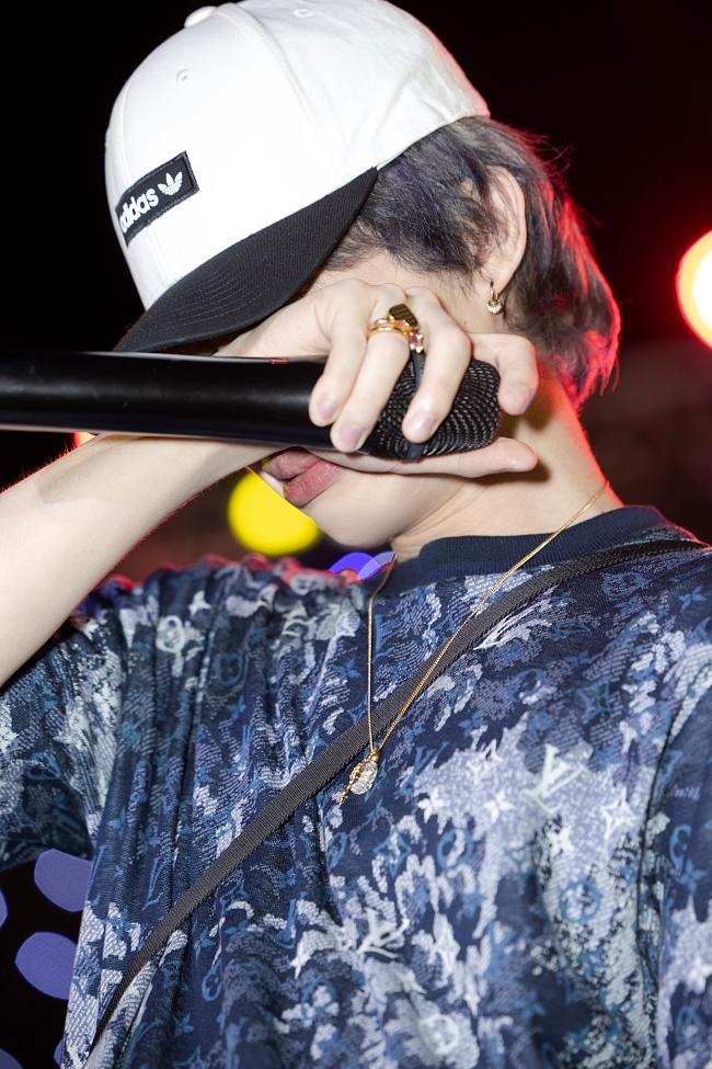 Jack khóc nấc giữa nghìn fan: Chừng nào tôi mới mua quà tặng đủ mọi người?-2