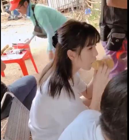 Thấy bọ ngoe nguẩy trên giường, Ngọc Trinh phản ứng cứng hơn vỏ trứng-7