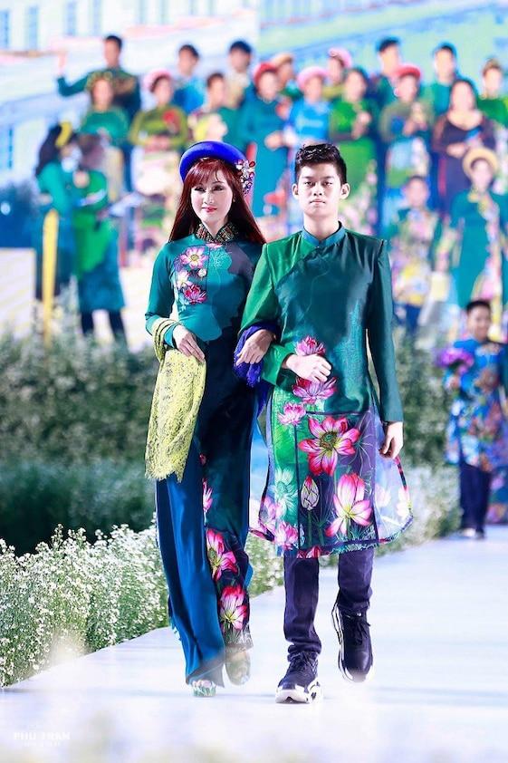 Chiều cao khác nào hoa hậu của con Quyền Linh, Việt Hương, Hồng Đào-8