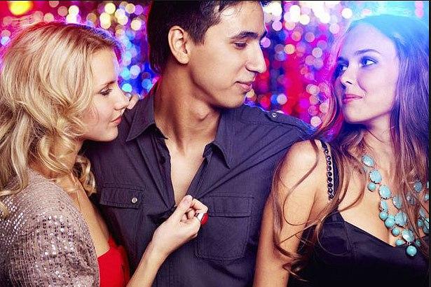 Tín hiệu mười mươi chứng tỏ chàng đang bắt cá hai tay-2