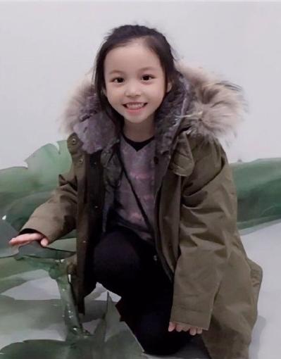 Triệu Vy bị chỉ trích ly hôn chồng xong cũng bỏ luôn con gái-2