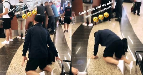 Lan truyền hình ảnh Quang Hải bị bắt quỳ gối giữa sân bay-1