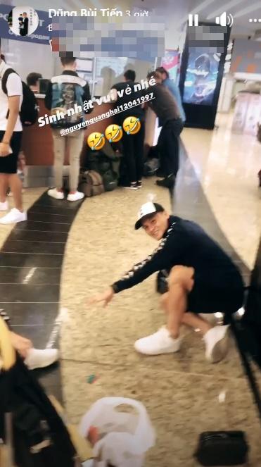 Lan truyền hình ảnh Quang Hải bị bắt quỳ gối giữa sân bay-2