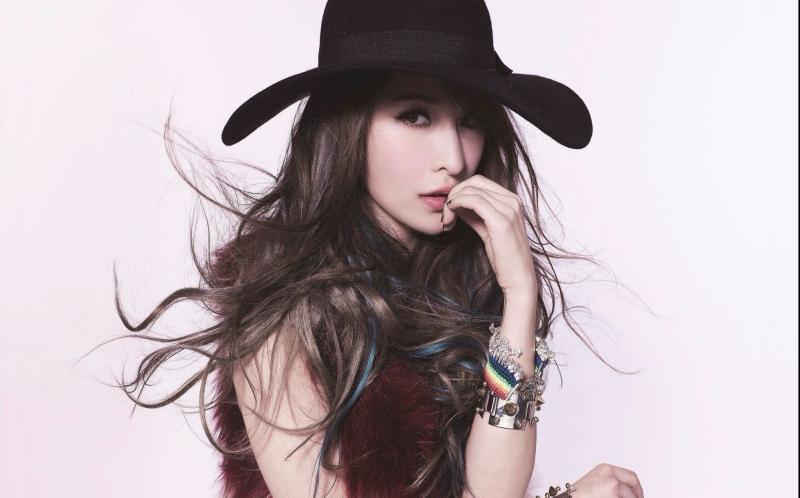 Tiêu Á Hiên công khai vết sẹo do chó cắn, tiết lộ mặt bị hoại tử-1