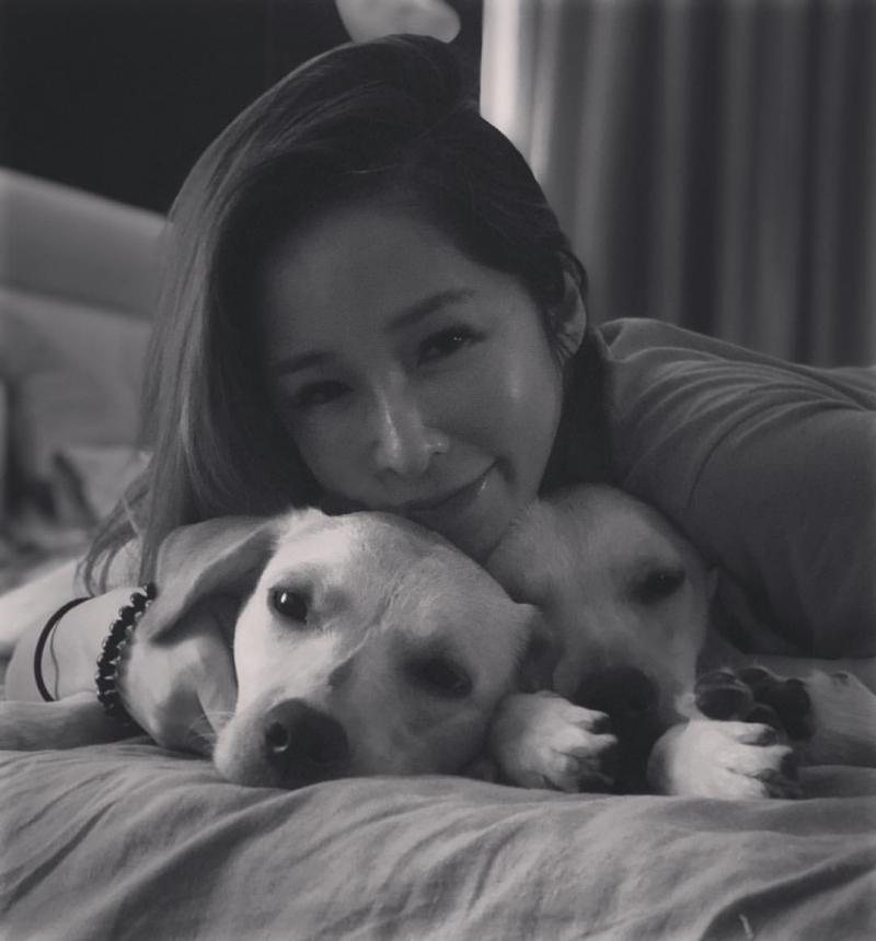 Tiêu Á Hiên công khai vết sẹo do chó cắn, tiết lộ mặt bị hoại tử-4