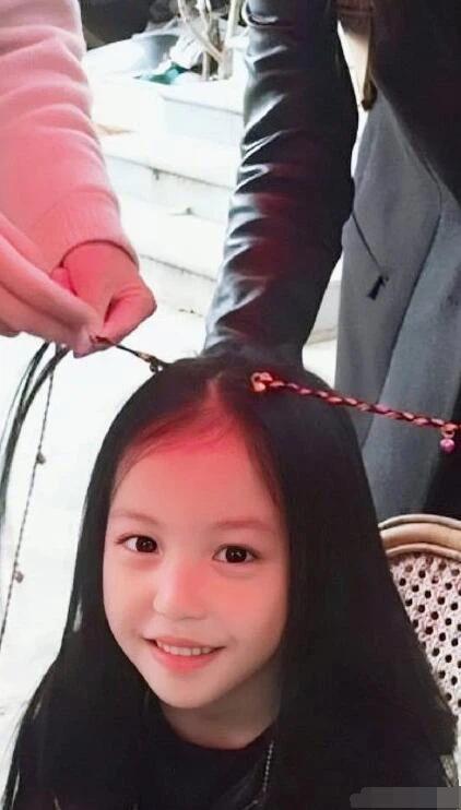 Con gái Triệu Vy ra dáng thiếu nữ khi bước sang tuổi 11-1