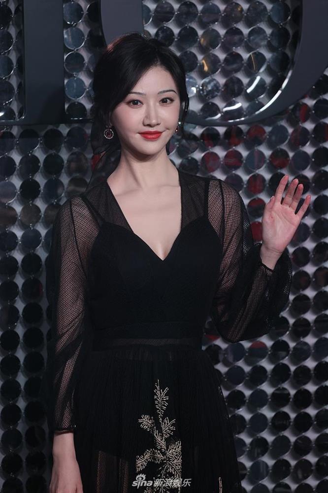 Chương Tử Di đẹp rực rỡ, Hề Mộng Dao đô con khó nhận ra-5