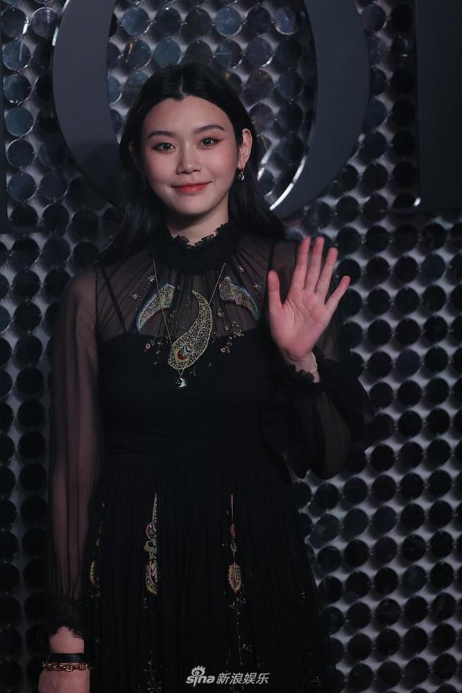 Chương Tử Di đẹp rực rỡ, Hề Mộng Dao đô con khó nhận ra-6