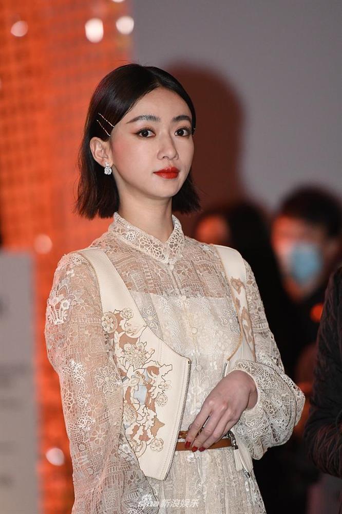 Chương Tử Di đẹp rực rỡ, Hề Mộng Dao đô con khó nhận ra-8