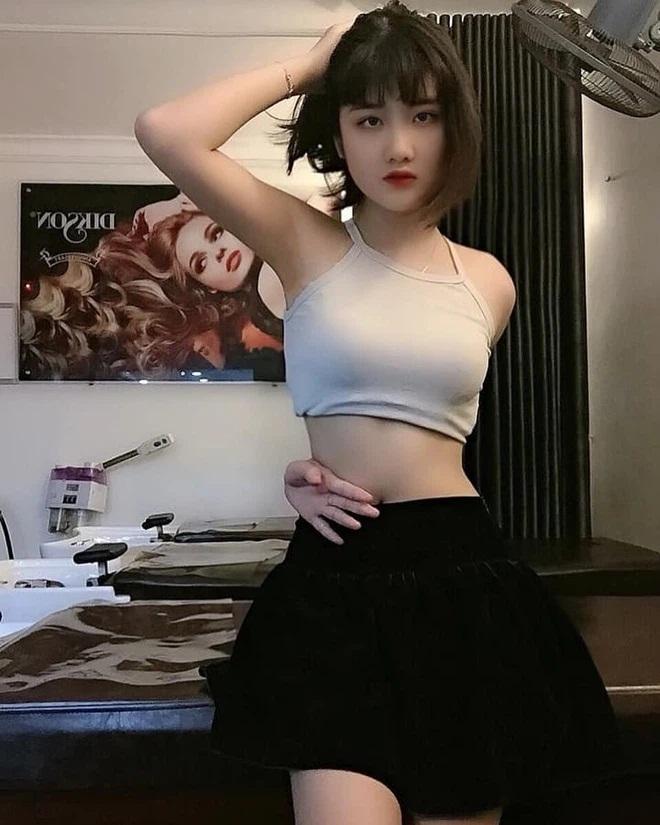 Gái xinh Việt lên báo Trung vì đu trend vòng tay chạm rốn, hóa ra người quen-2