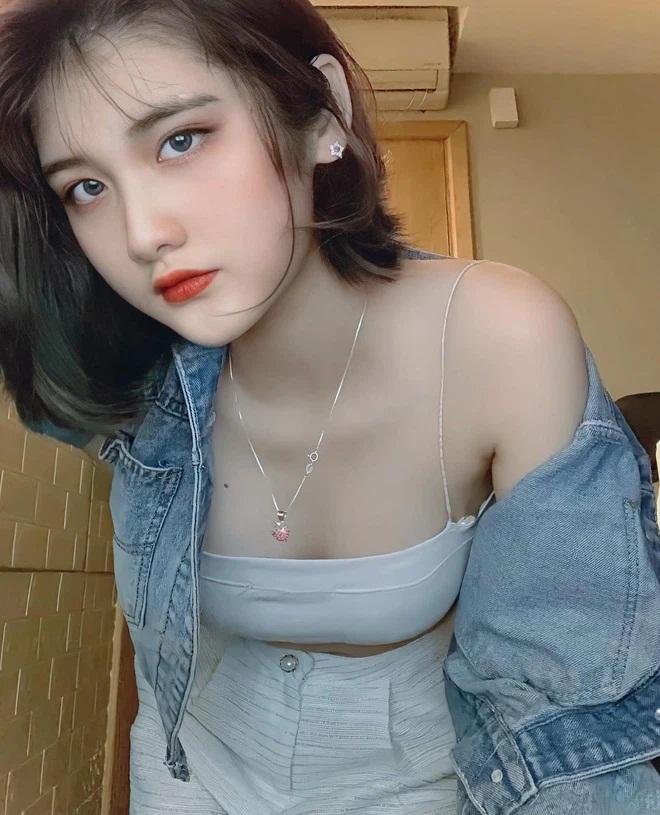 Gái xinh Việt lên báo Trung vì đu trend vòng tay chạm rốn, hóa ra người quen-6