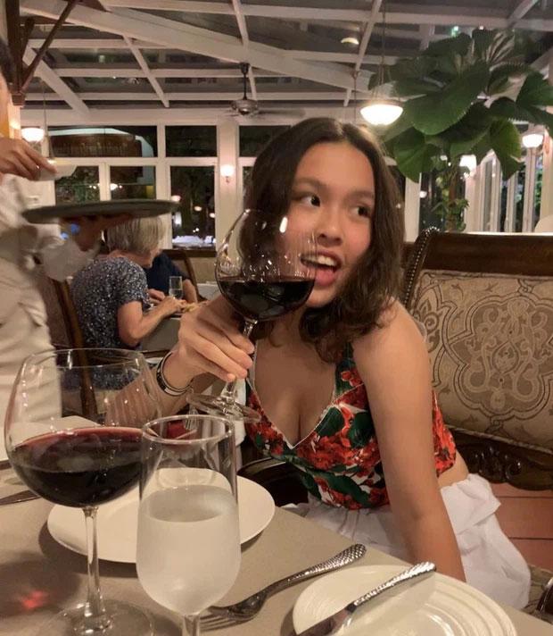 Cuộc sống sang chảnh, body bốc lửa của con gái Phượng Chanel ở tuổi 18-5