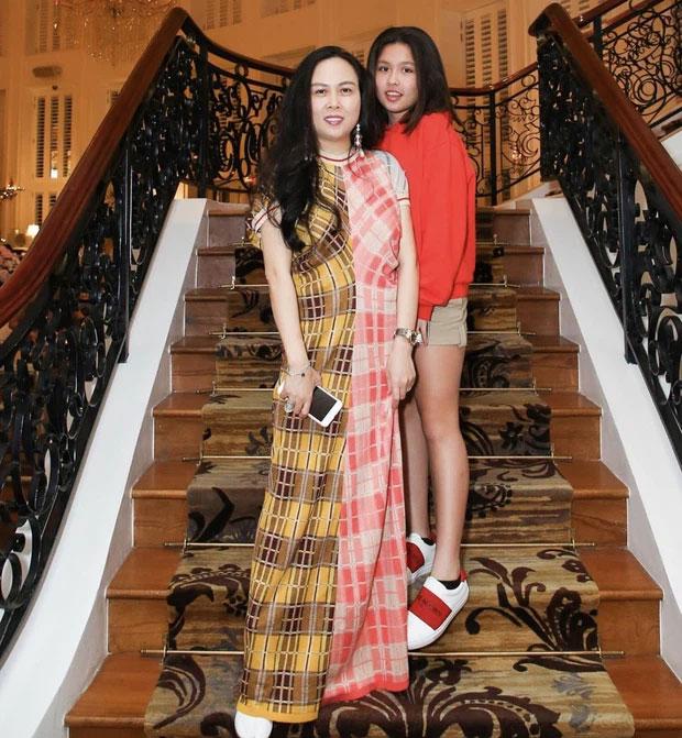 Cuộc sống sang chảnh, body bốc lửa của con gái Phượng Chanel ở tuổi 18-8
