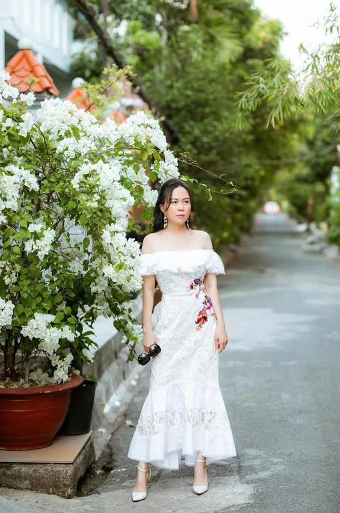 Phượng Chanel mặc croptop như gái teen khoe eo 63 cm-6