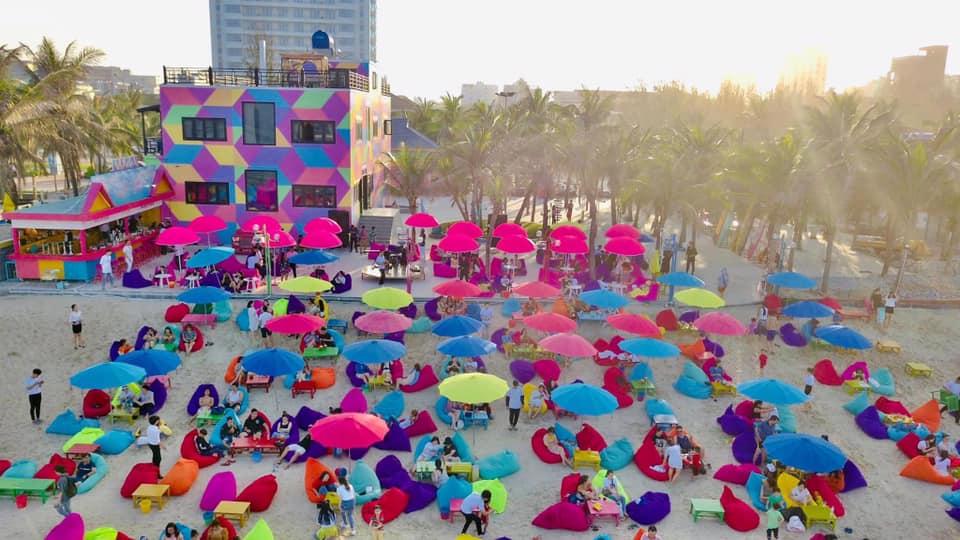 Choáng ngợp trước thiên đường 7 sắc cầu vồng như Bali trên bãi biển Đà Nẵng-1