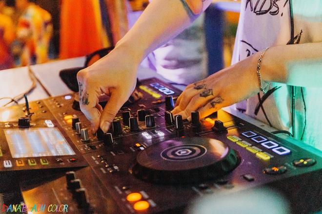 Choáng ngợp trước thiên đường 7 sắc cầu vồng như Bali trên bãi biển Đà Nẵng-9