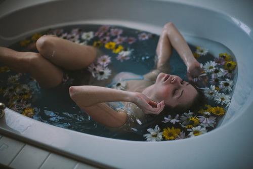 5 tips giúp bạn tránh mùi tàu bốc ngùn ngụt giữa trưa hè nắng bức-1