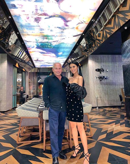 Những chuyến du lịch của Cổ Ngân và tỷ phú 72 tuổi trước khi chia tay-4