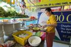 Quán bún riêu miễn phí ở Sài Gòn mời người nghèo đến ăn