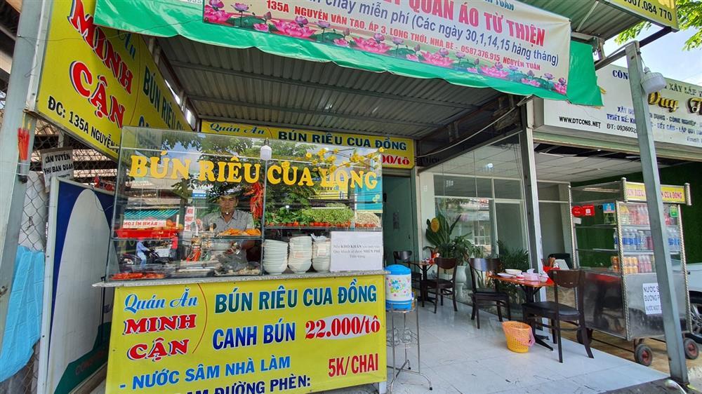 Quán bún riêu miễn phí ở Sài Gòn mời người nghèo đến ăn-7