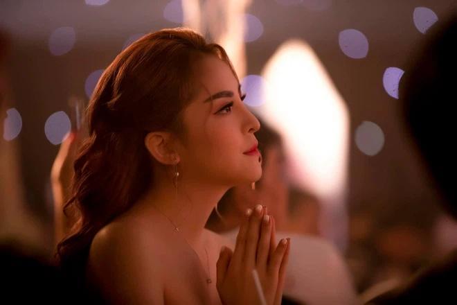 Ca sĩ được tặng dây tiền toàn 500.000 đồng: Chia tay bạn trai sau lễ đính hôn-5