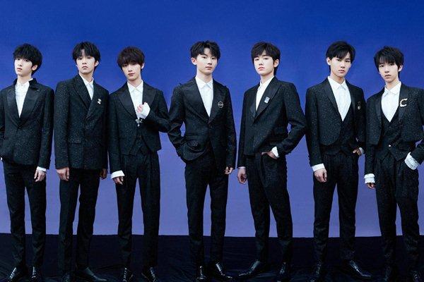 Người hâm mộ nhóm nhạc Trung Quốc gây náo loạn trên máy bay-3