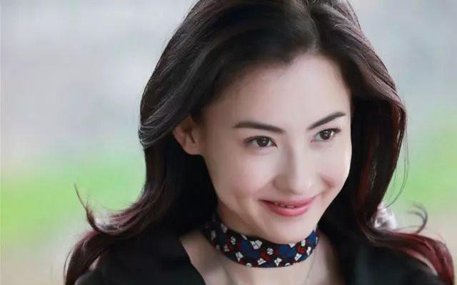 Trương Bá Chi bật mí dưỡng da căng mướt ở 40 tuổi bằng Vaseline-1