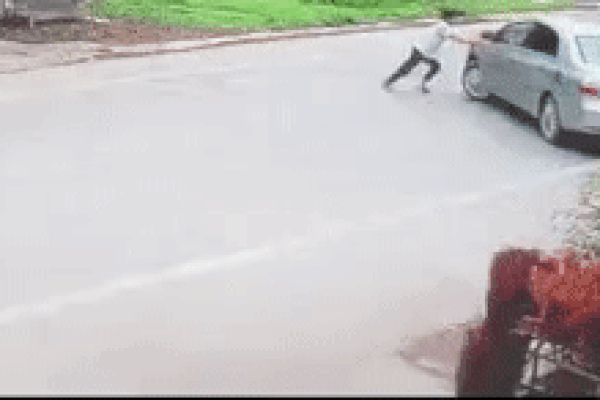 Gọi điện nhiều lần không nghe máy, gã trai mua xăng đốt nhà người tình-2