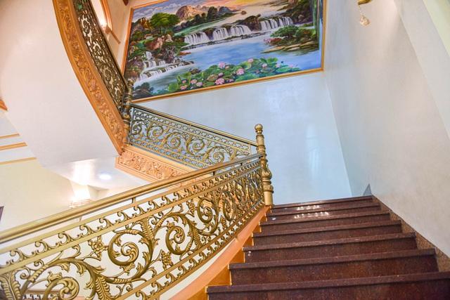 Cận cảnh tòa lâu đài choáng ngợp, chủ nhân mới 56 tuổi ở Hưng Yên-6