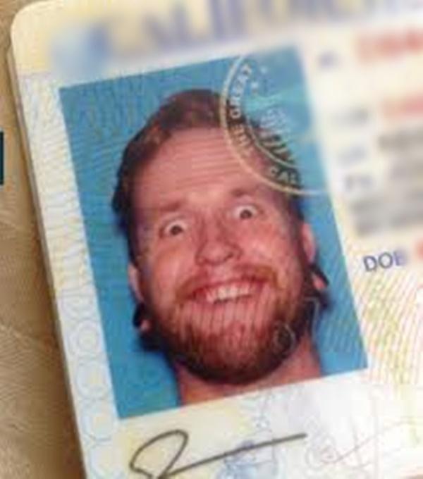 Nghiêm túc chụp ảnh thẻ nhưng đời xô đẩy ta thành diễn viên hài-6