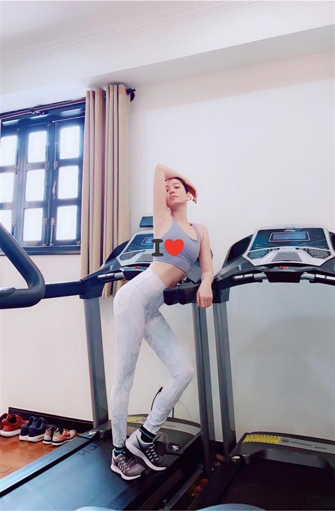 Lệ Quyên 7749 cách tạo dáng chẳng giống ai trong phòng gym-10