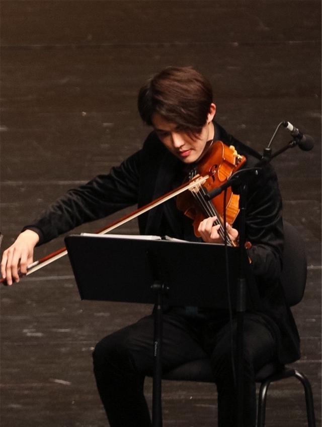 Ngoại hình điển trai của phi công hẹn hò Trương Vũ Kỳ-11