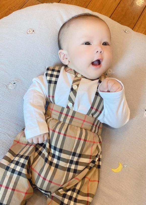 Ngoại hình đẹp trai hơn bố của con trai 8 tháng nhà Đỗ Duy Mạnh-4