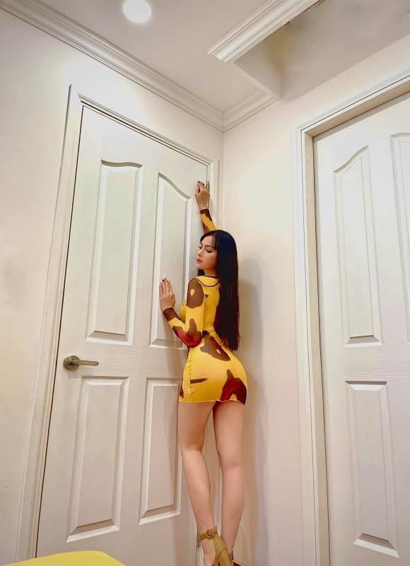 Thu Thủy dạo này ngày càng sexy đến lạ, chụp hình sương sương cũng o ép vòng 1 đến chực trào ra ngoài-2