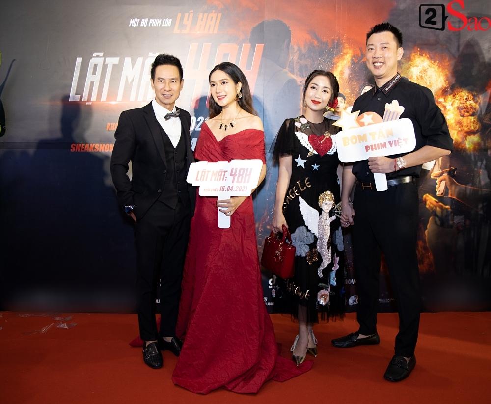 Lý Hải mặc áo bà ba, đi dép tổ ong, đạp xe lôi lên thảm đỏ Lật Mặt-6